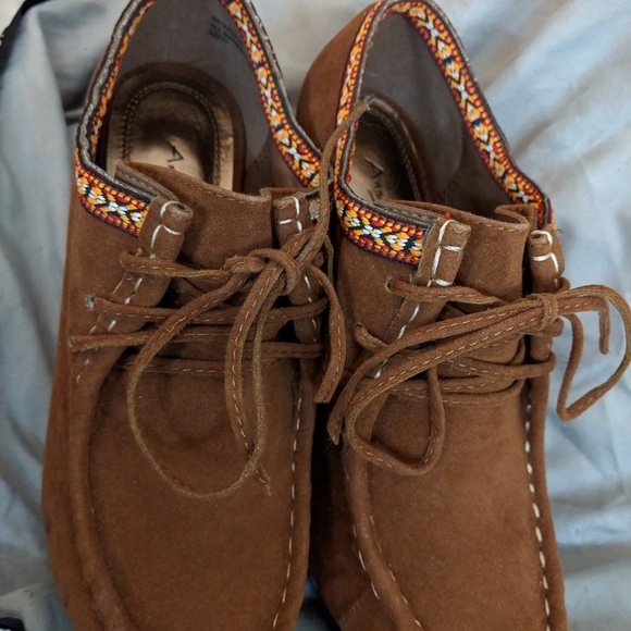 New shoes - Picture 2 of 3